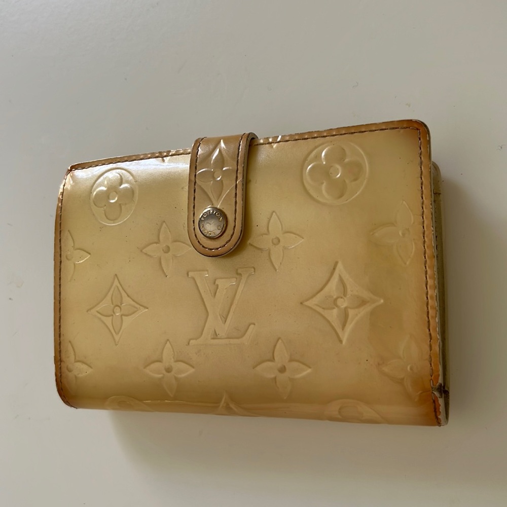 Louis Vuitton Authentic Vernis Kisslock Wallet